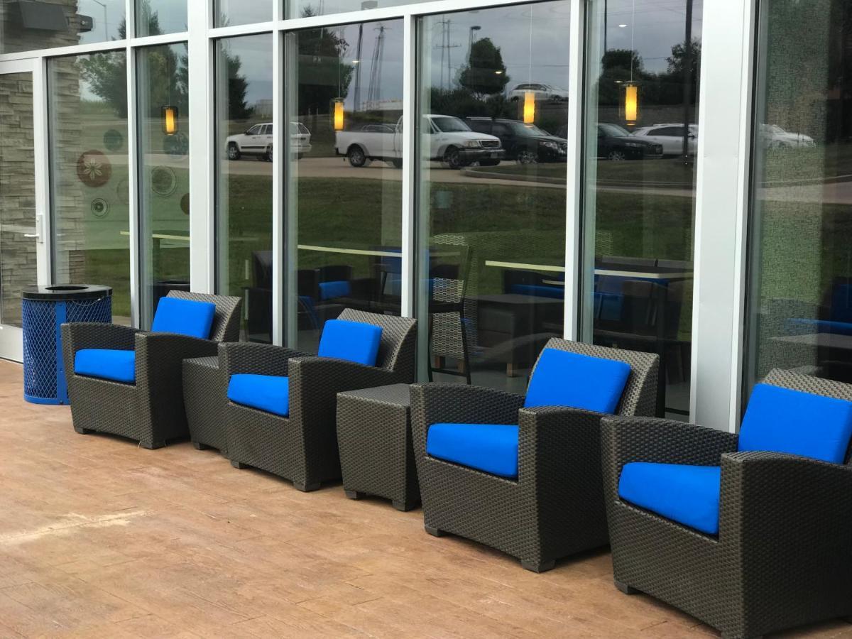 Holiday Inn Express & Suites - Hannibal - Medical Center Exterior foto